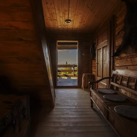 Chata Zwierzowka מלון