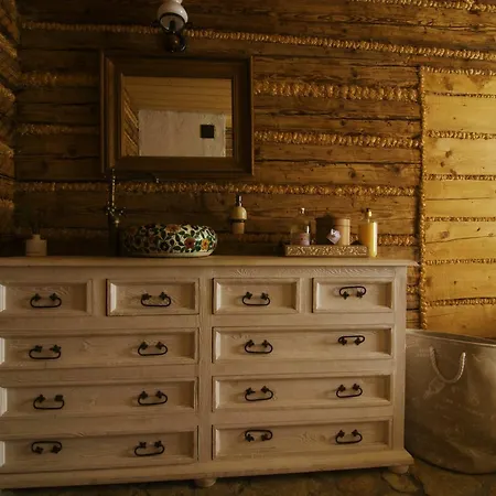 Chata Zwierzowka מלון